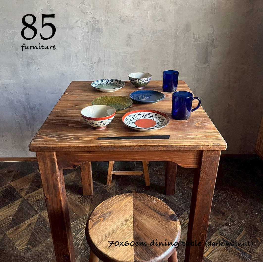 【Wild&Freeカフェテーブル】60×70cm　1〜2人がけ 一人暮らし　ダイニングテーブル　無垢材　おしゃれ