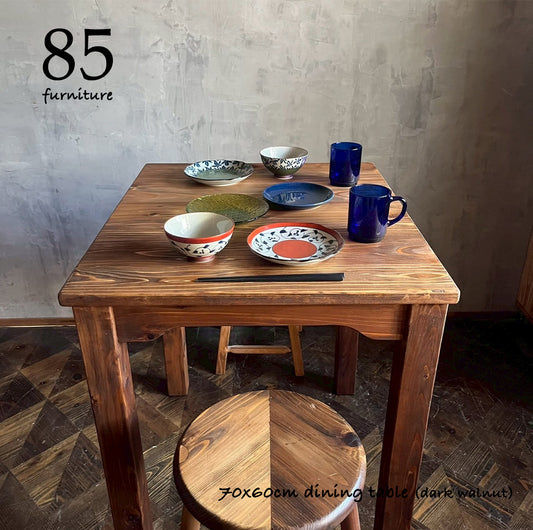 【Wild&Freeカフェテーブル】60×70cm　1〜2人がけ 一人暮らし　ダイニングテーブル　無垢材　おしゃれ