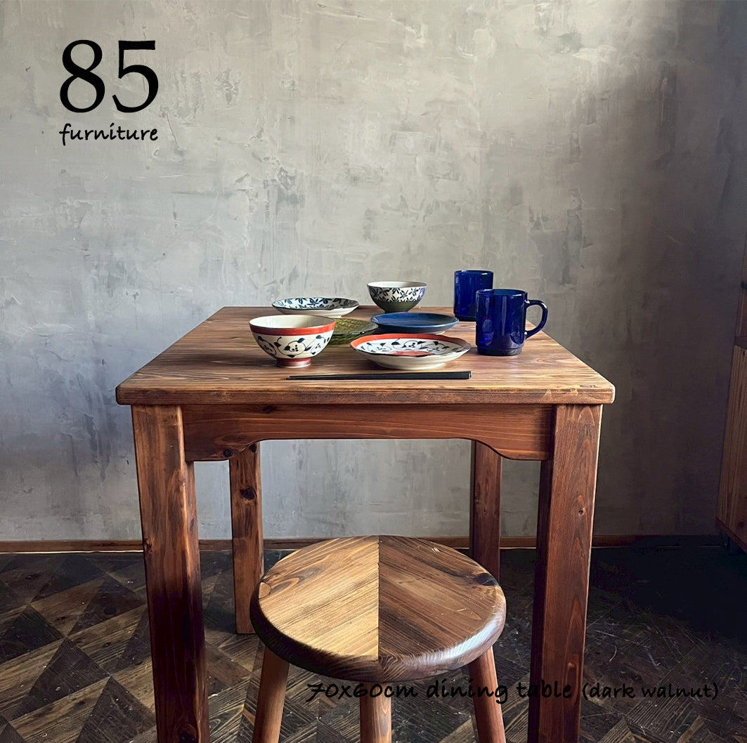 【Wild&Freeカフェテーブル】60×70cm　1〜2人がけ 一人暮らし　ダイニングテーブル　無垢材　おしゃれ