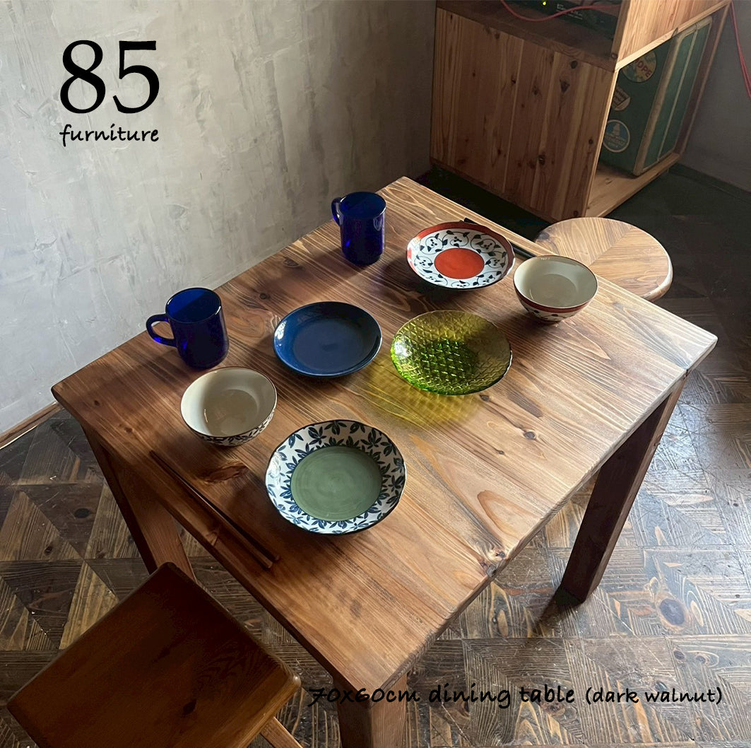 【Wild&Freeカフェテーブル】60×70cm　1〜2人がけ 一人暮らし　ダイニングテーブル　無垢材　おしゃれ