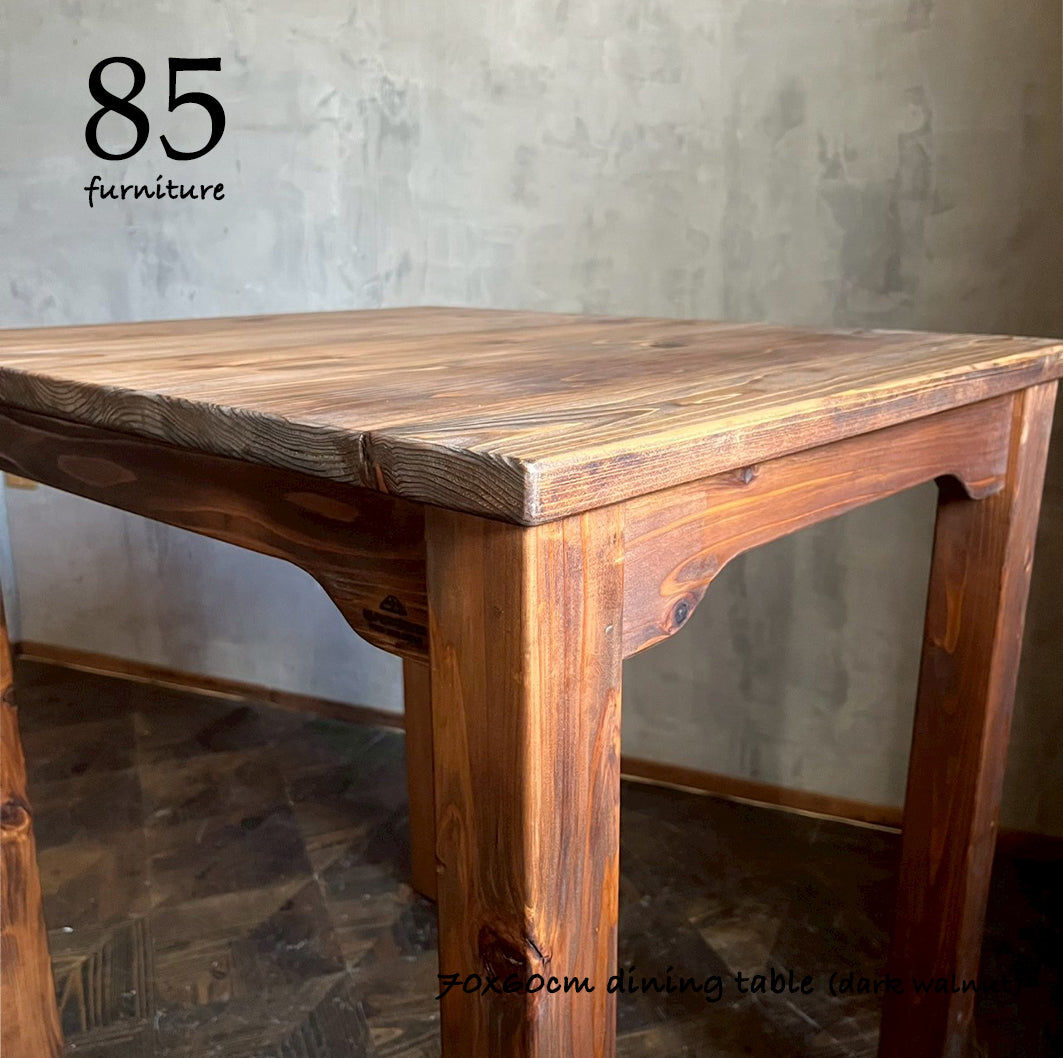 【Wild&Freeカフェテーブル】60×70cm　1〜2人がけ 一人暮らし　ダイニングテーブル　無垢材　おしゃれ