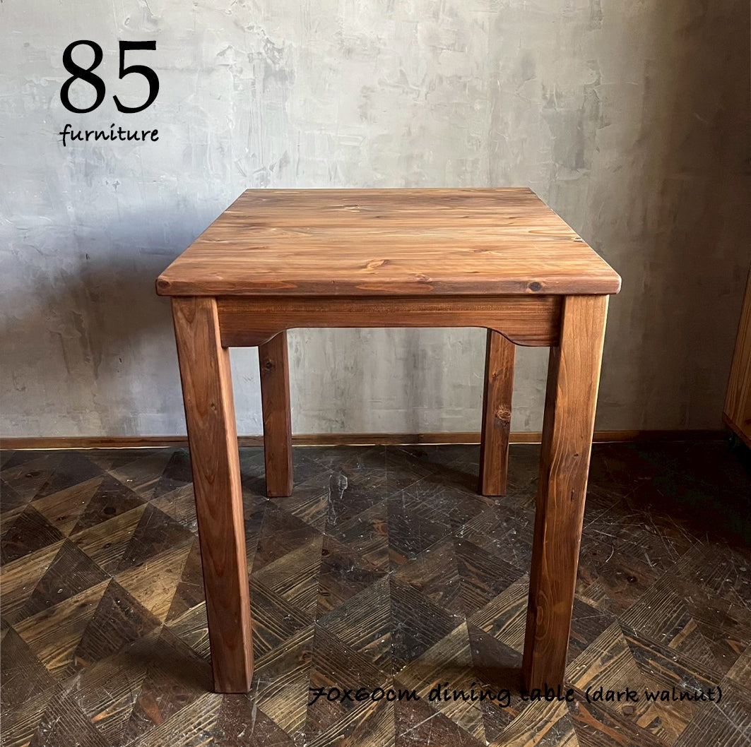 【Wild&Freeカフェテーブル】60×70cm　1〜2人がけ 一人暮らし　ダイニングテーブル　無垢材　おしゃれ